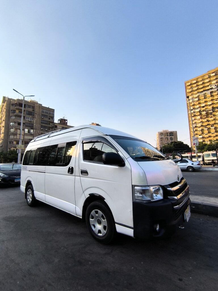 ايجار تويوتا سقف عالي للرحلات