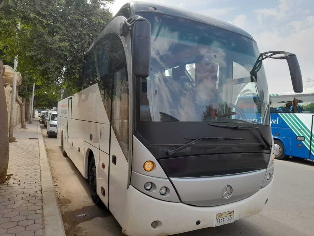 ايجار اتوبيس 50 راكب الى المطار