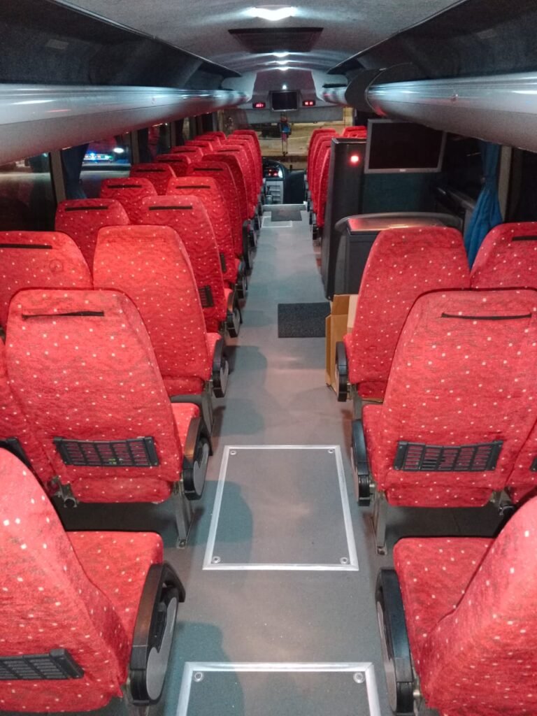 ايجار باص 600 الي العالمين 