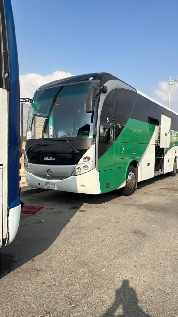 ايجار باص 50 فرد الي العالمين